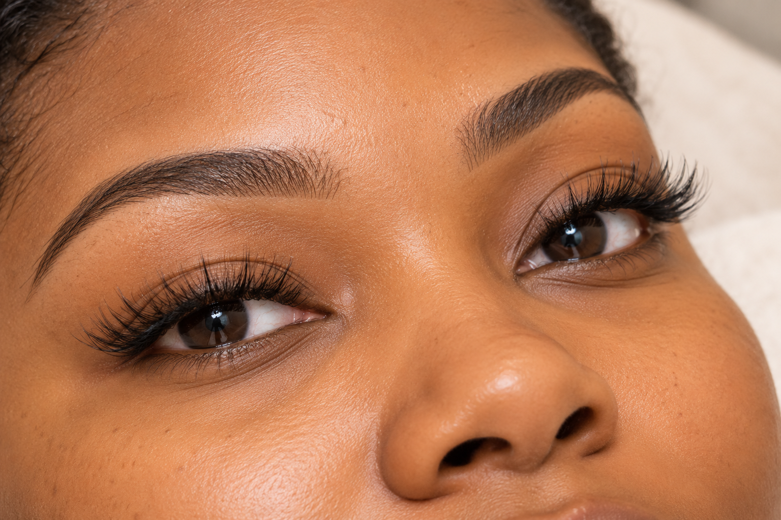 AI-generated close-up illustrating wispy style eyelash extensions